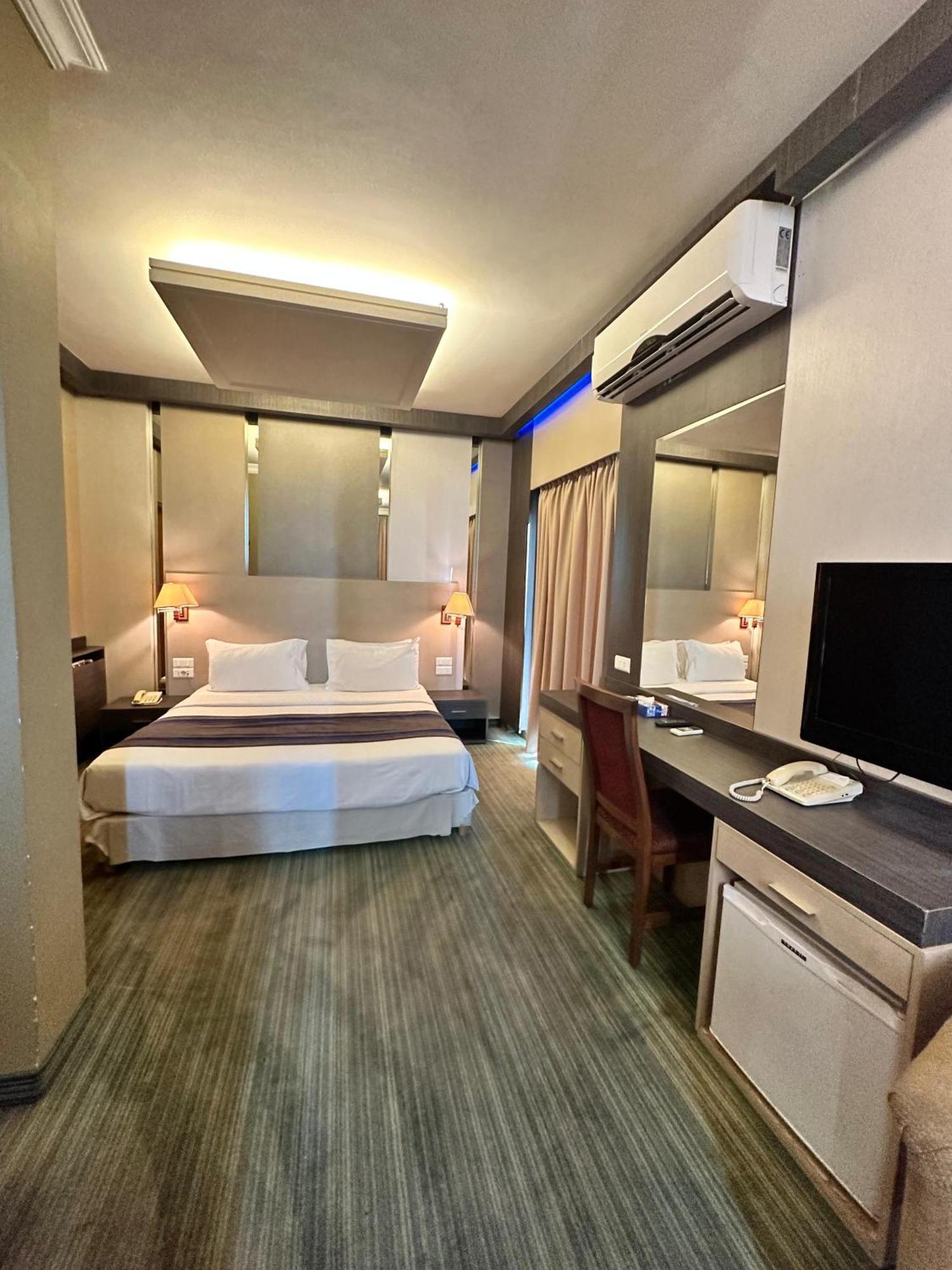 Padova Hotel Beirut Exterior photo